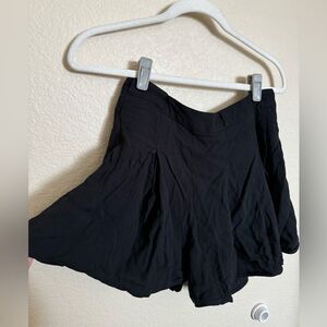 Aritzia Sunday Best Pleated Shorts Sz 6 in Black Flowy Skort‎